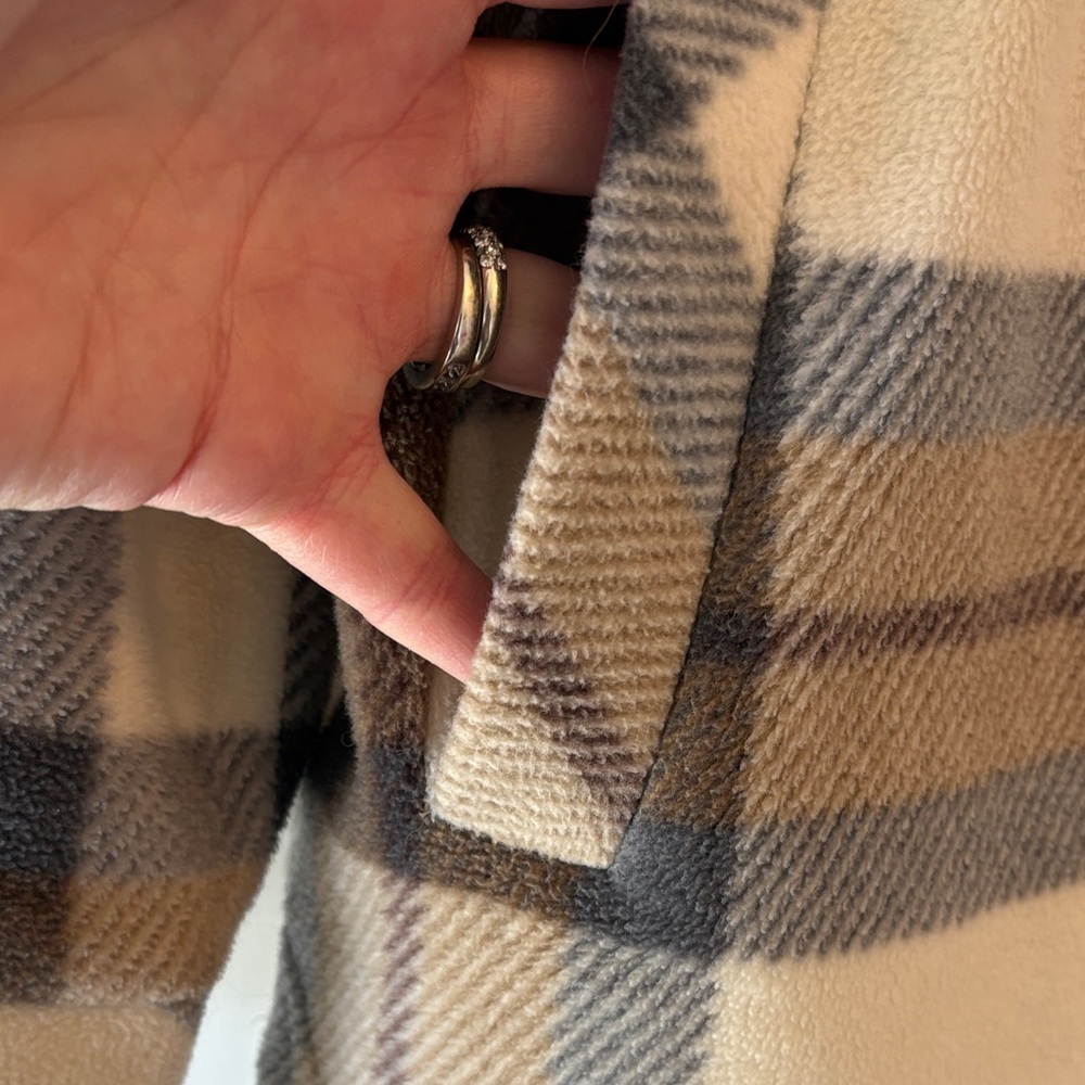 Thread & Supply Plaid Polar Fleece Shacket in Tan, Gray and Cream Women’s Size L - Picture 4 of 9